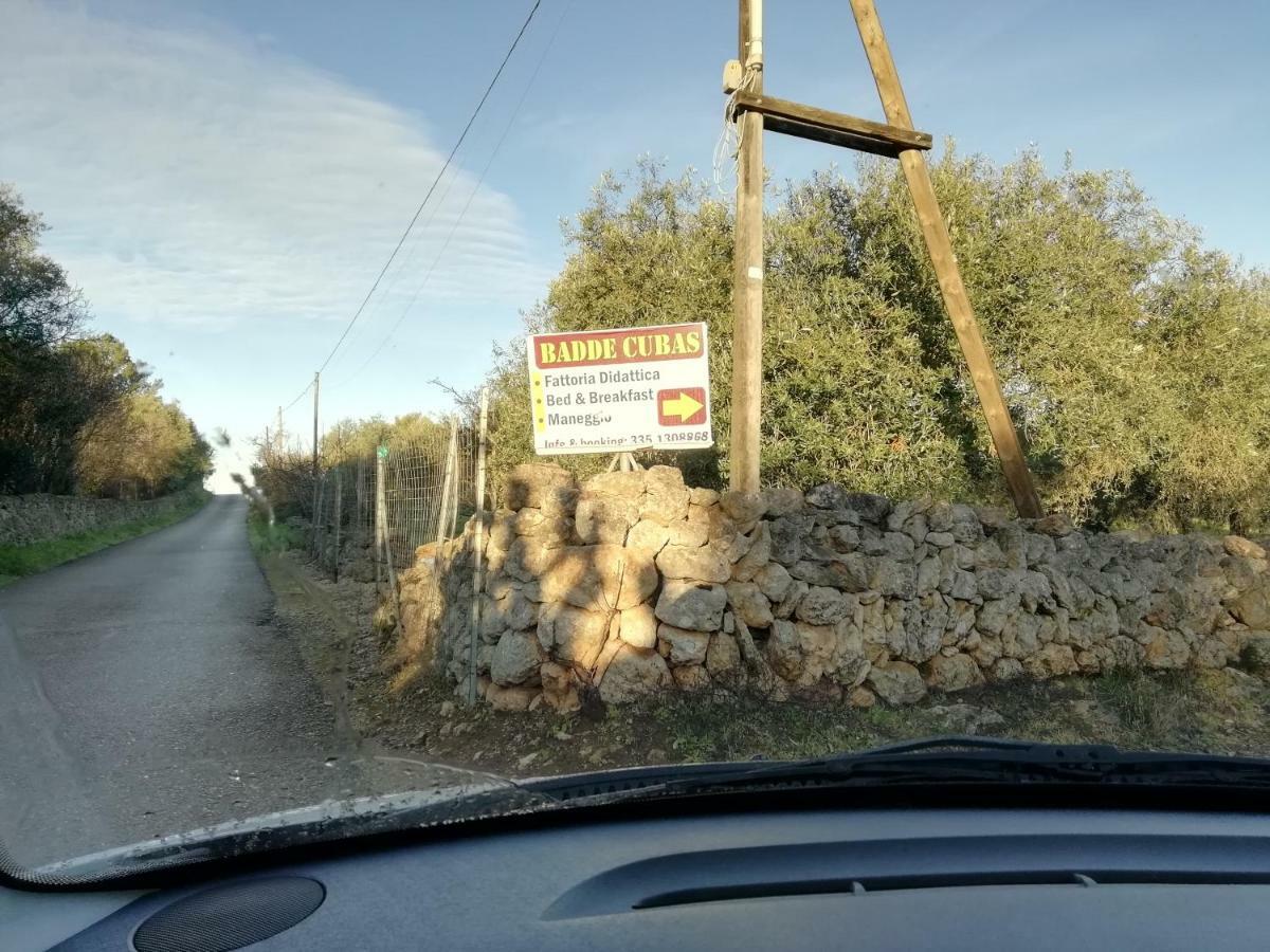 B&B Badde Cubas Usini Buitenkant foto